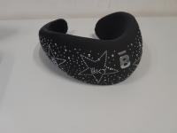 NECK PILLOW DECORATED WITH STUDS